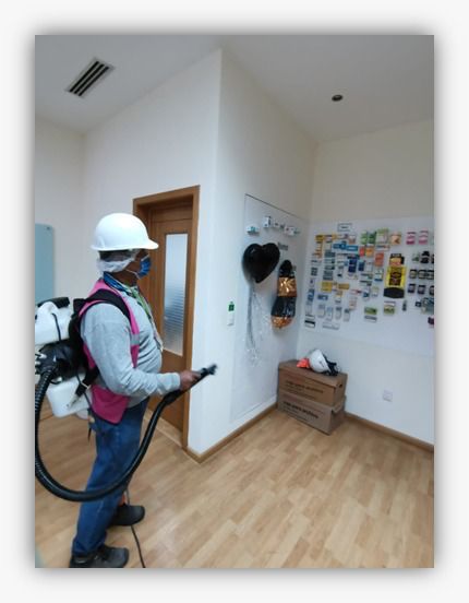 Sanitización y limpieza técnica en instalaciones industriales.